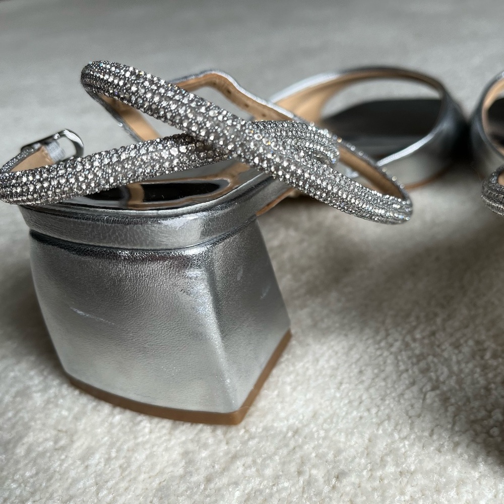 Badgley Mischka Silver Infinity II Leather Block Heel Sandals - Size 8-1/2M - Picture 9 of 16